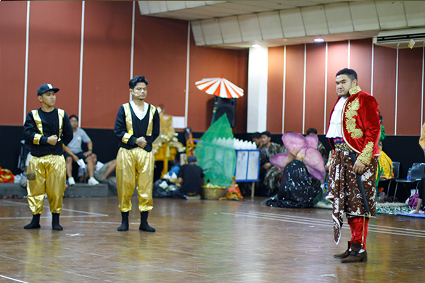 latihan di studio rosi 6