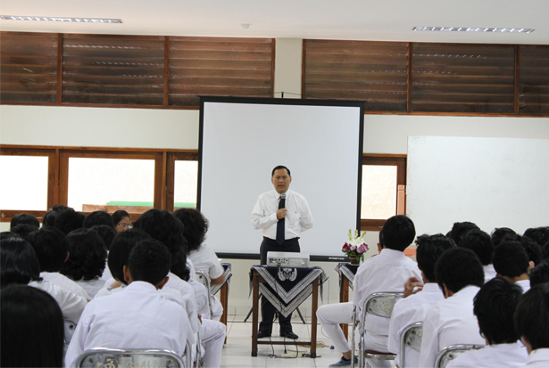Gubernur BI Marto Wardjojo Berbagai Pengalaman di SMA Pangudi Luhur 3