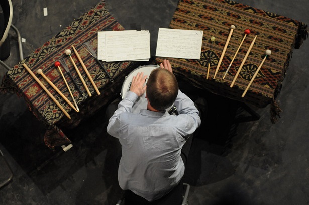 Pentas Musik Ensemble Modern (Jerman)